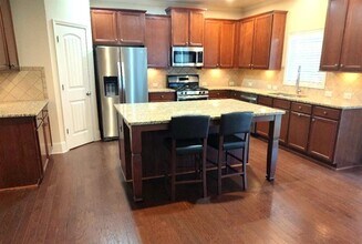 6210 Pine Bluff Dr in Cumming, GA - Building Photo - Building Photo