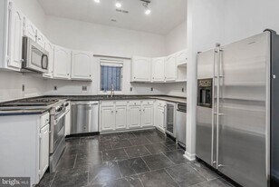 2322 Wallace St in Philadelphia, PA - Building Photo