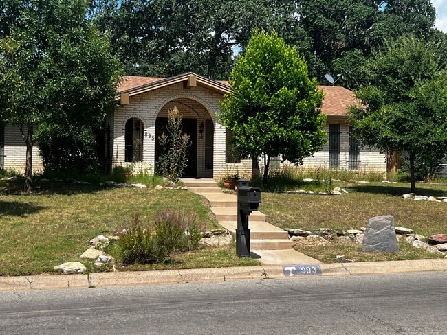 property at 993 N Mockingbird Ln