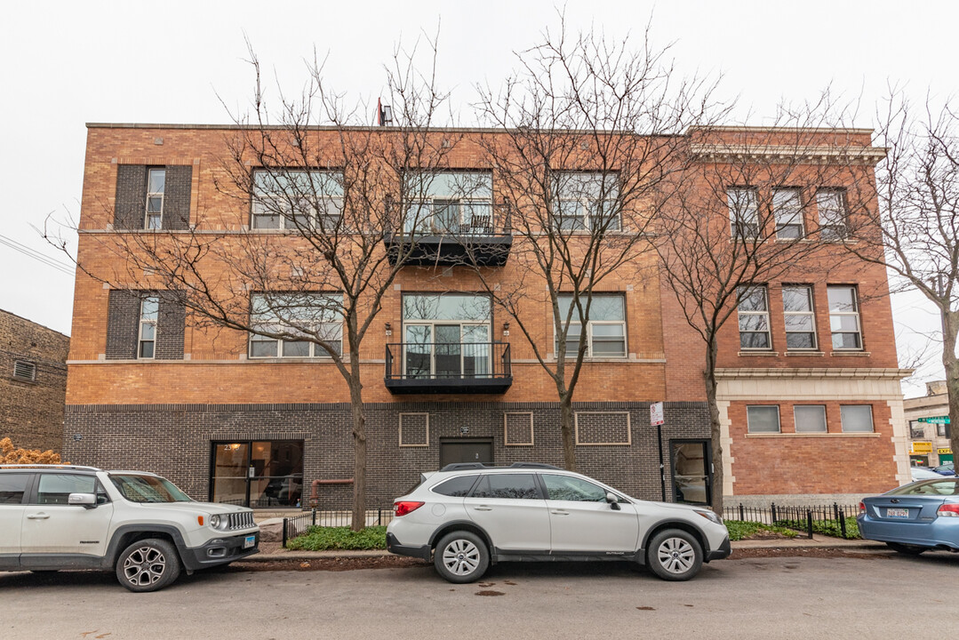 2335 W Montana St, Unit 2C in Chicago, IL - Building Photo