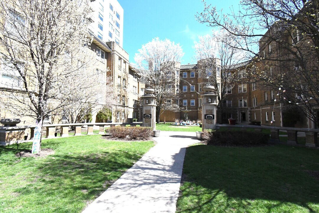 116 S Maple Ave in Oak Park, IL - Building Photo