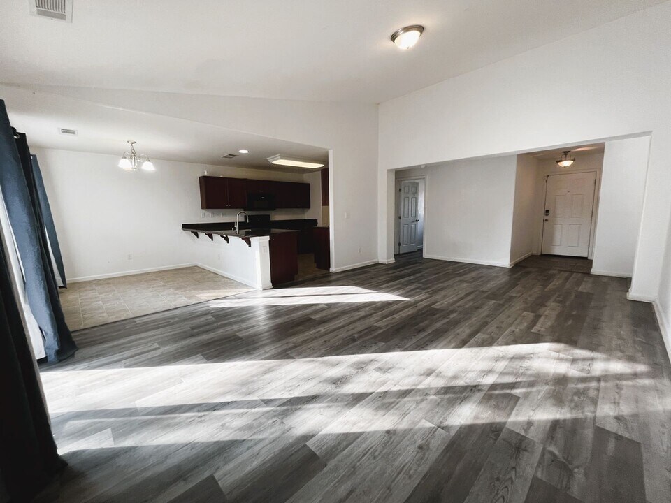 9600 Pony Mountain Rd in Bakersfield, CA - Building Photo