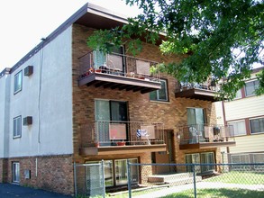 Hilltop Apartment in St. Paul, MN - Building Photo - Building Photo