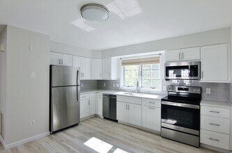 14 Dora St in Stamford, CT - Building Photo - Building Photo