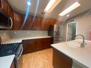 1849 W Berkshire Ln in Hanford, CA - Building Photo - Building Photo