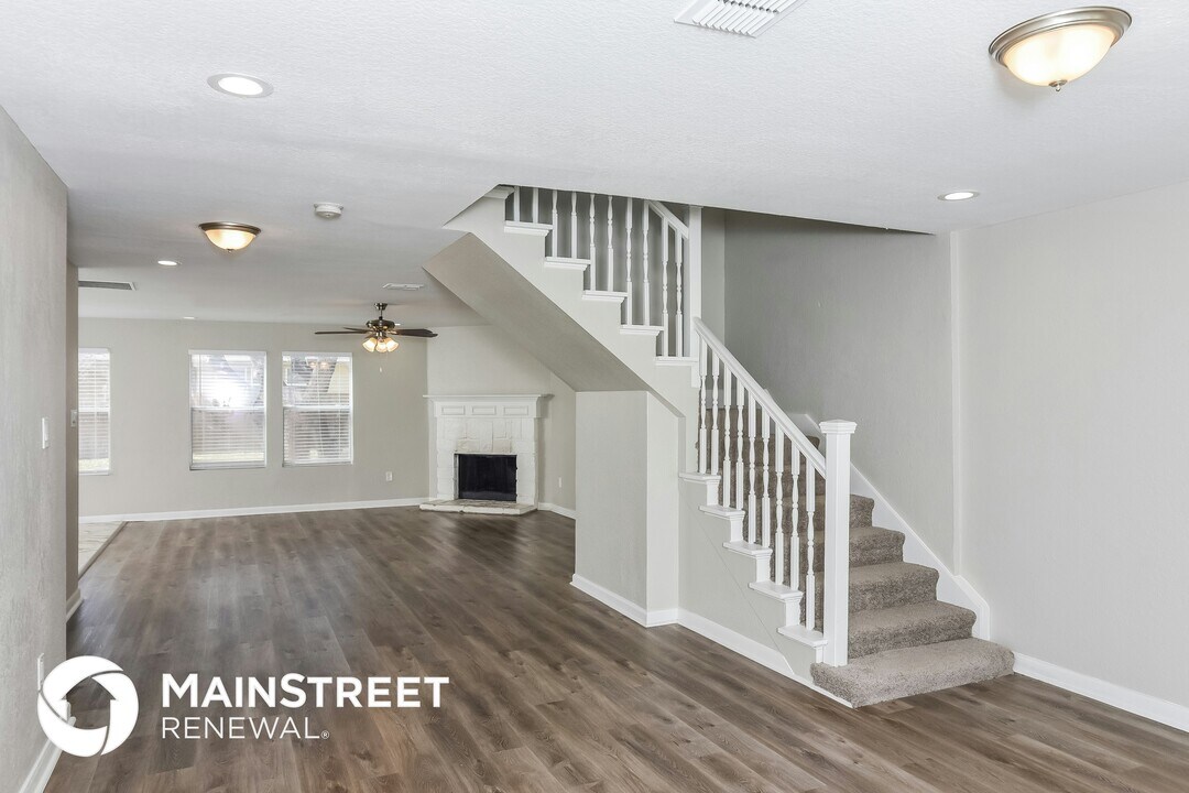 8111 Ashwood Pointe in San Antonio, TX - Building Photo