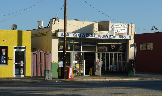 1661 Alum Rock Ave in San Jose, CA - Foto de edificio - Building Photo