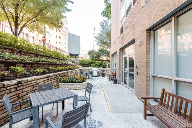 210 N 17th St, Unit 202 in St. Louis, MO - Building Photo - Building Photo