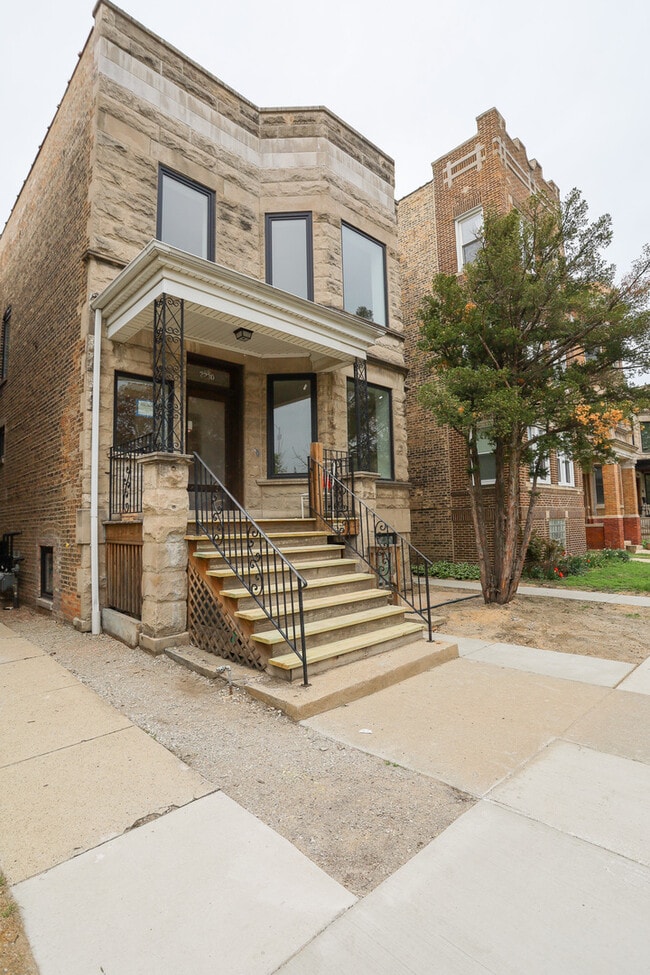 property at 2230 W Wilson Ave