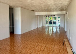 7340 Allen Dr in Hollywood, FL - Building Photo - Building Photo