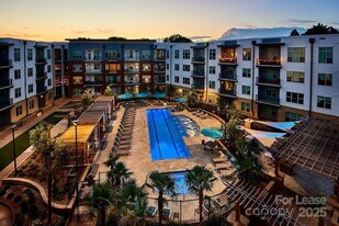 345 Sharon Twp Ln, Unit B1 in Charlotte, NC - Building Photo