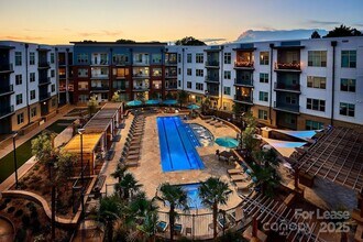 345 Sharon Twp Ln, Unit A1 in Charlotte, NC - Foto de edificio - Building Photo