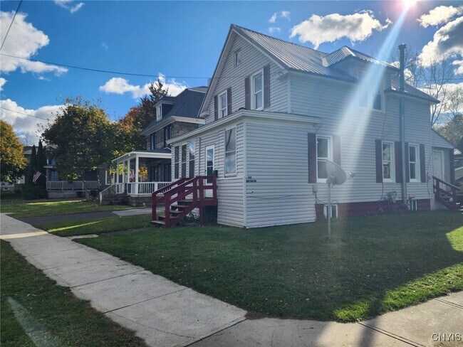 1202 Huntington St in Watertown, NY - Building Photo - Building Photo