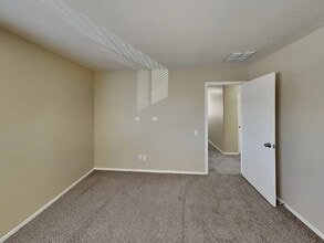 9314 W Bennet Plaza in Phoenix, AZ - Building Photo - Building Photo