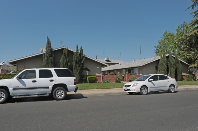 138 Pollasky Ave in Clovis, CA - Building Photo - Building Photo