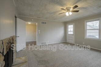 10522 E 10th St S in Independence, MO - Building Photo - Building Photo
