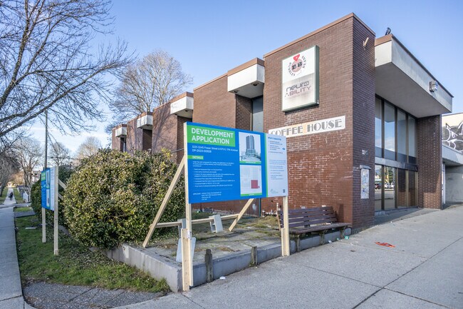3231-3245 Fraser St in Vancouver, BC - Building Photo - Building Photo