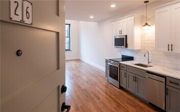 15 Cranston Ave in Newport, RI - Building Photo - Building Photo