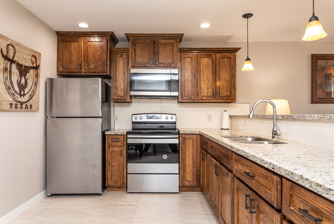 Texan Ranch Apartments in McAllen, TX - Building Photo - Interior Photo