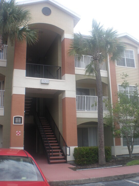 1920 Summer Club Dr. in Oviedo, FL - Building Photo