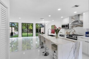 9962 Costa Del Sol Blvd in Doral, FL - Building Photo