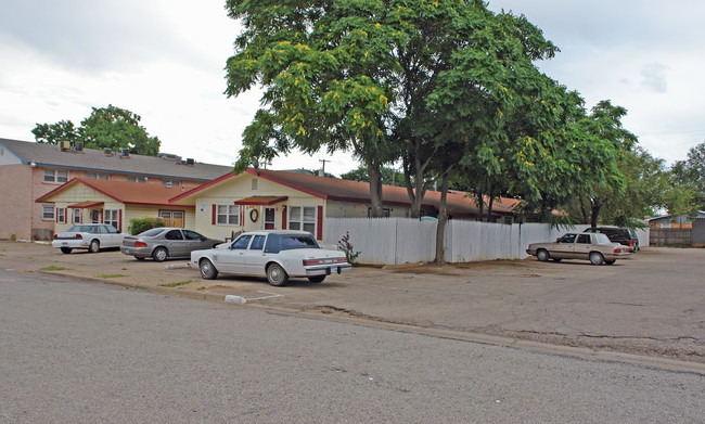 2409-2411 45th St in Lubbock, TX - Foto de edificio - Building Photo