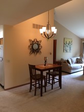 Maple Court Apartments in Hartland, WI - Building Photo - Building Photo