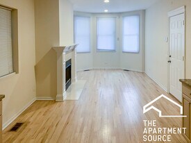 2320 N Southport Ave in Chicago, IL - Building Photo