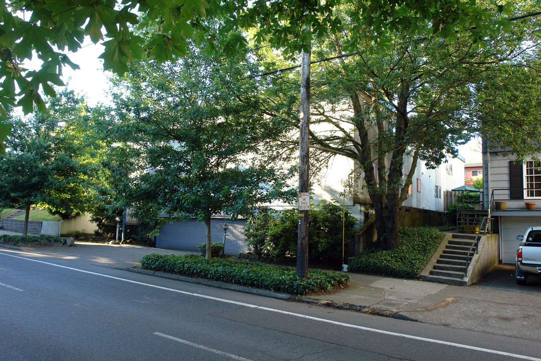 Rose City Court Apartments in Portland, OR - Building Photo