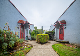 1806 SE 12th Ave in Portland, OR - Building Photo - Building Photo