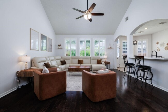 property at 19 Poplar Pine Ct