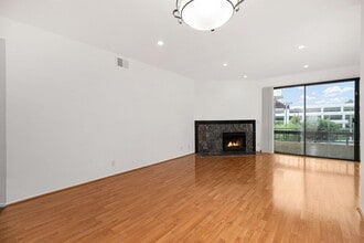 1745 S Bentley Ave, Unit 3 in Los Angeles, CA - Building Photo - Building Photo