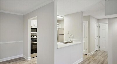 100 Pinhurst Dr, Unit 0511 in Atlanta, GA - Building Photo - Building Photo