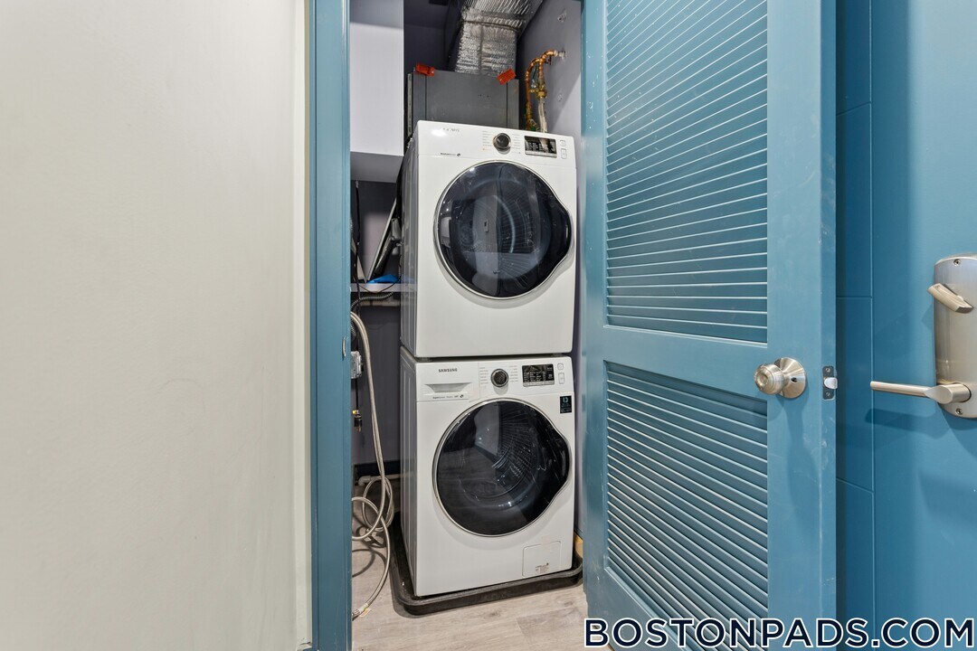 1258 Massachusetts Ave in Boston, MA - Building Photo