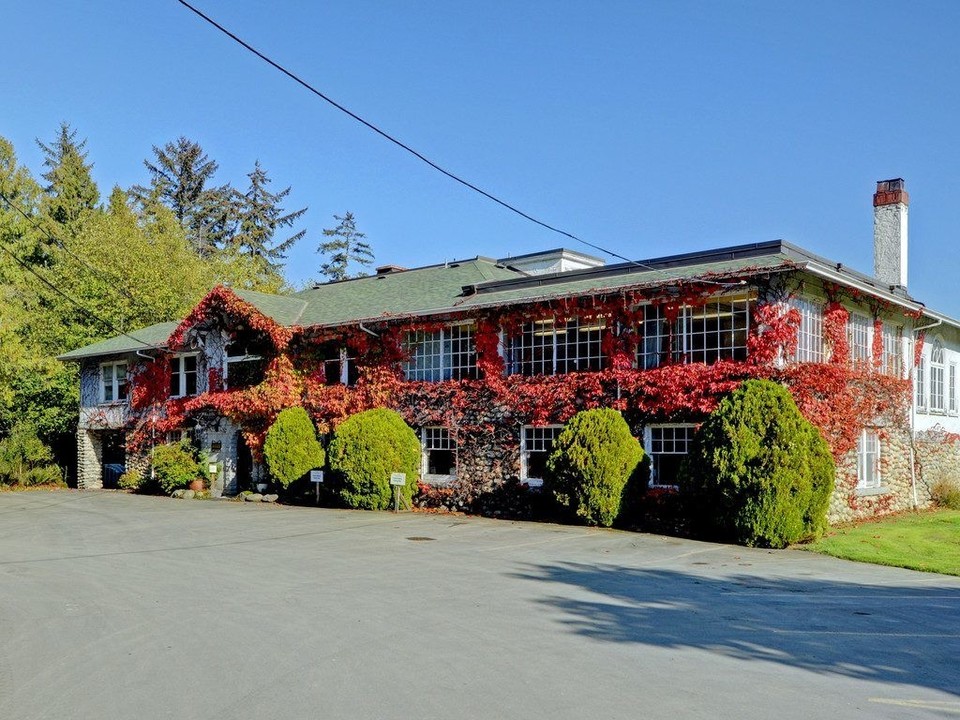 Pendray House in Colwood, BC - Building Photo