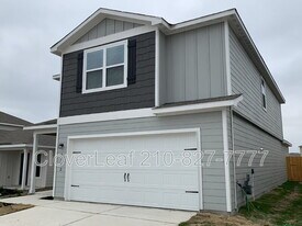 3882 Trail de Paris in New Braunfels, TX - Building Photo