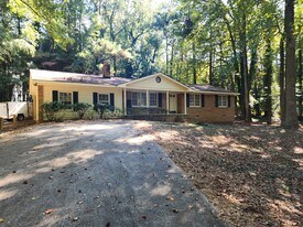 1130 Woodlands Rd in Watkinsville, GA - Building Photo