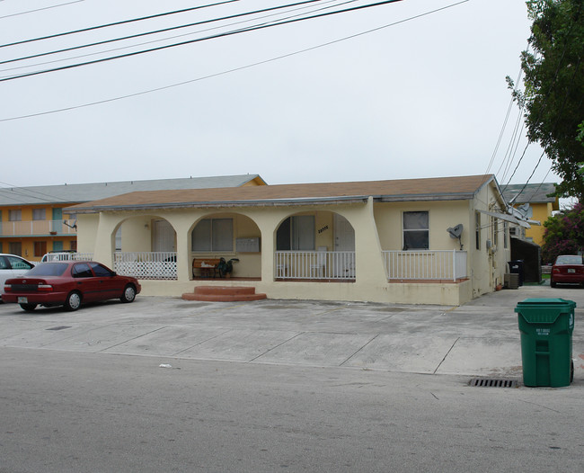 10775 SW 4th St in Miami, FL - Foto de edificio - Building Photo