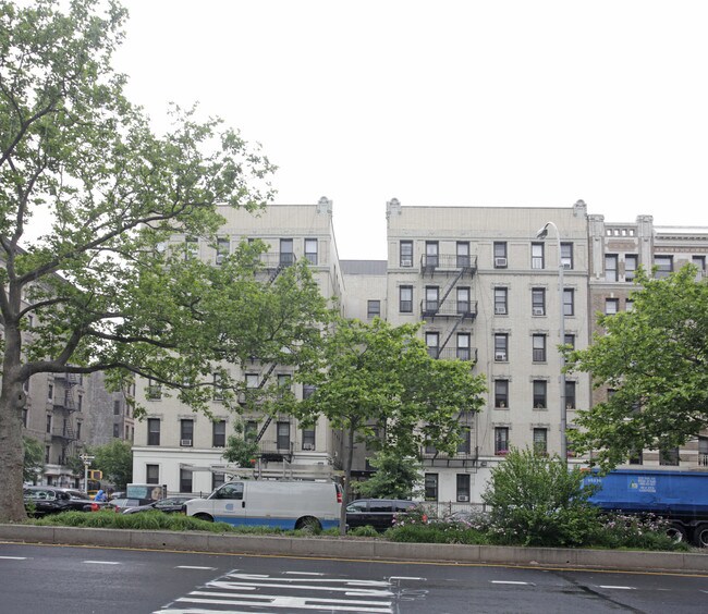 1880-1886 Adam Clayton Powell Jr Blvd in New York, NY - Foto de edificio - Building Photo