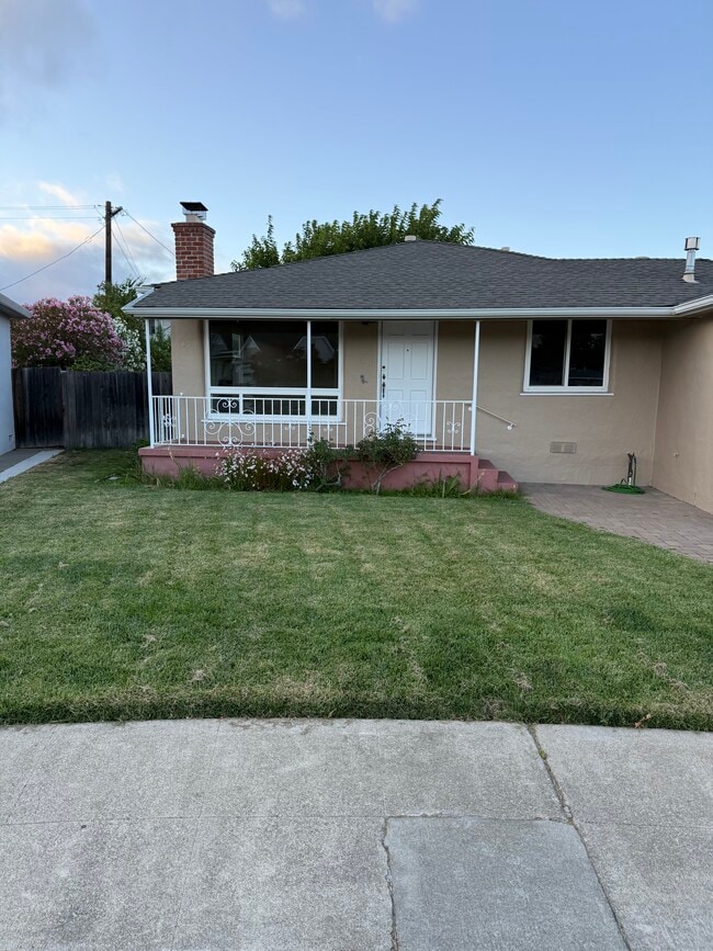 property at 701 Poinsettia Ave