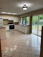 2111 W Pearl St in Granbury, TX - Building Photo - Building Photo