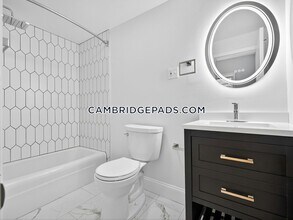 1578 Cambridge St, Unit 1576-3F in Cambridge, MA - Building Photo - Building Photo