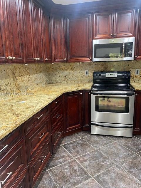 3933 Cocoplum Cir in Coconut Creek, FL - Building Photo