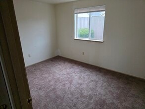 1145 D St, Unit 1145 in Independence, OR - Foto de edificio - Building Photo