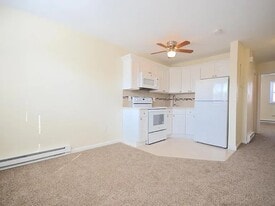 210 Balcom Ave, Unit 2nd floor in Bronx, NY - Building Photo