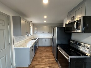 2601 14th Ave W in Seattle, WA - Building Photo - Interior Photo