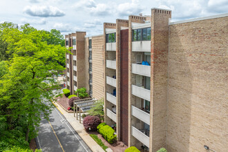 Chantieleer in Bethel Park, PA - Building Photo - Building Photo