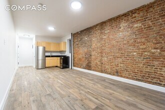 315 E 5th St, Unit 1F in New York, NY - Building Photo - Building Photo