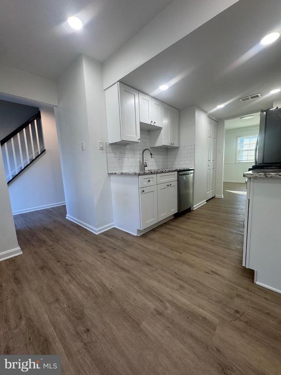 2070 Mayflower Dr in Woodbridge, VA - Building Photo - Building Photo