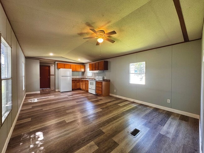 225 Community Dr in Batesville, AR - Building Photo - Building Photo